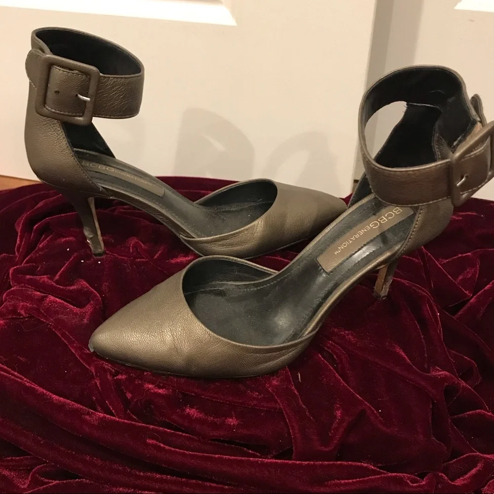 BCBGeneration Ankle Strap Heels Taupe Pointed Toe Stiletto Pumps Size 8.5 - Picture 2 of 7